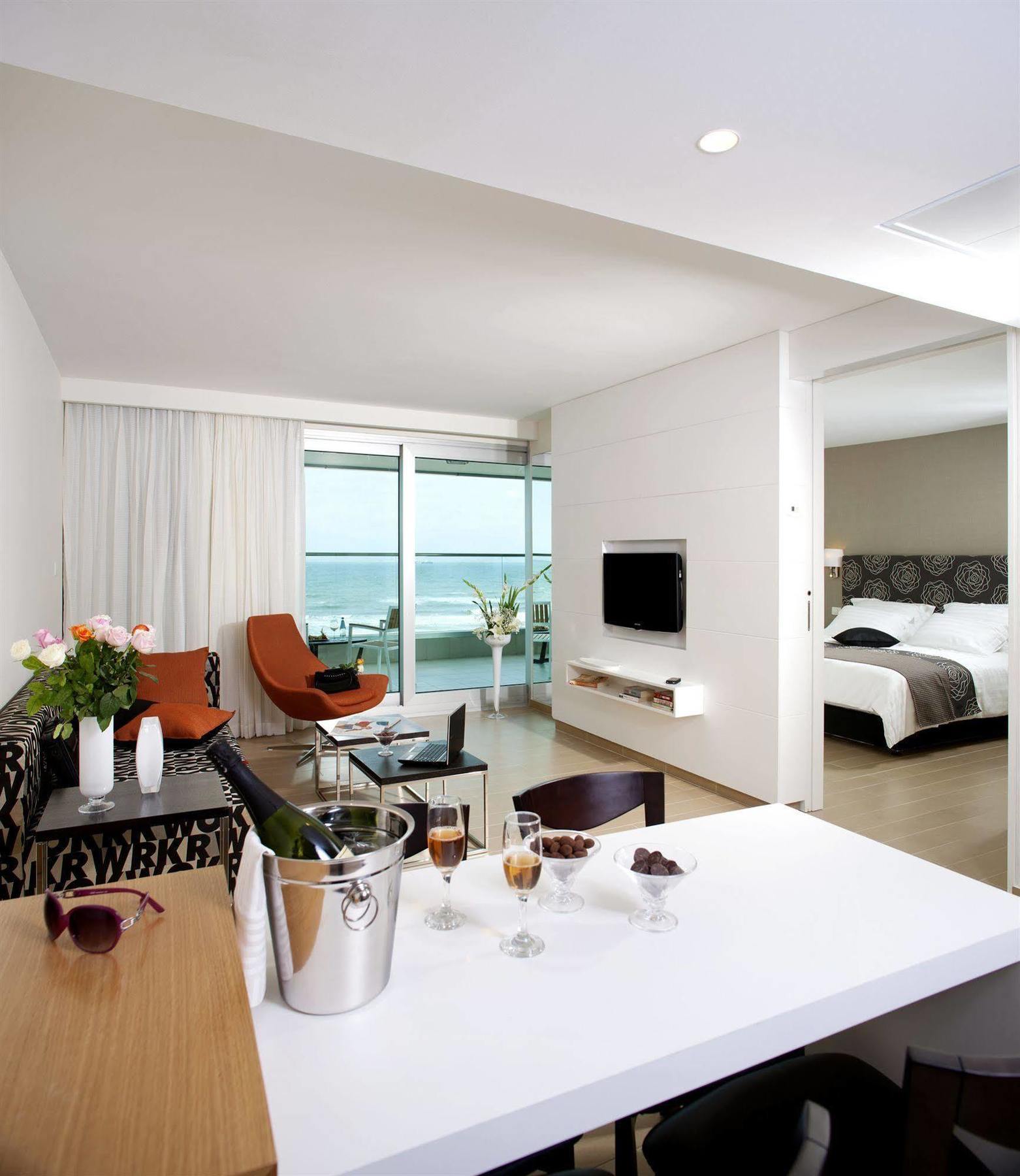 West All Suites Hotel Ασντόντ Εξωτερικό φωτογραφία